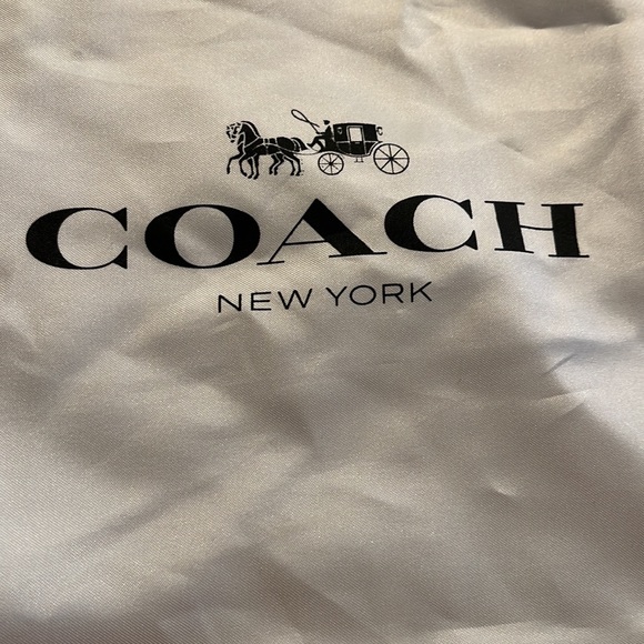 COACH pink purse with dust bag ! Used once and in awesome condition - Picture 7 of 10